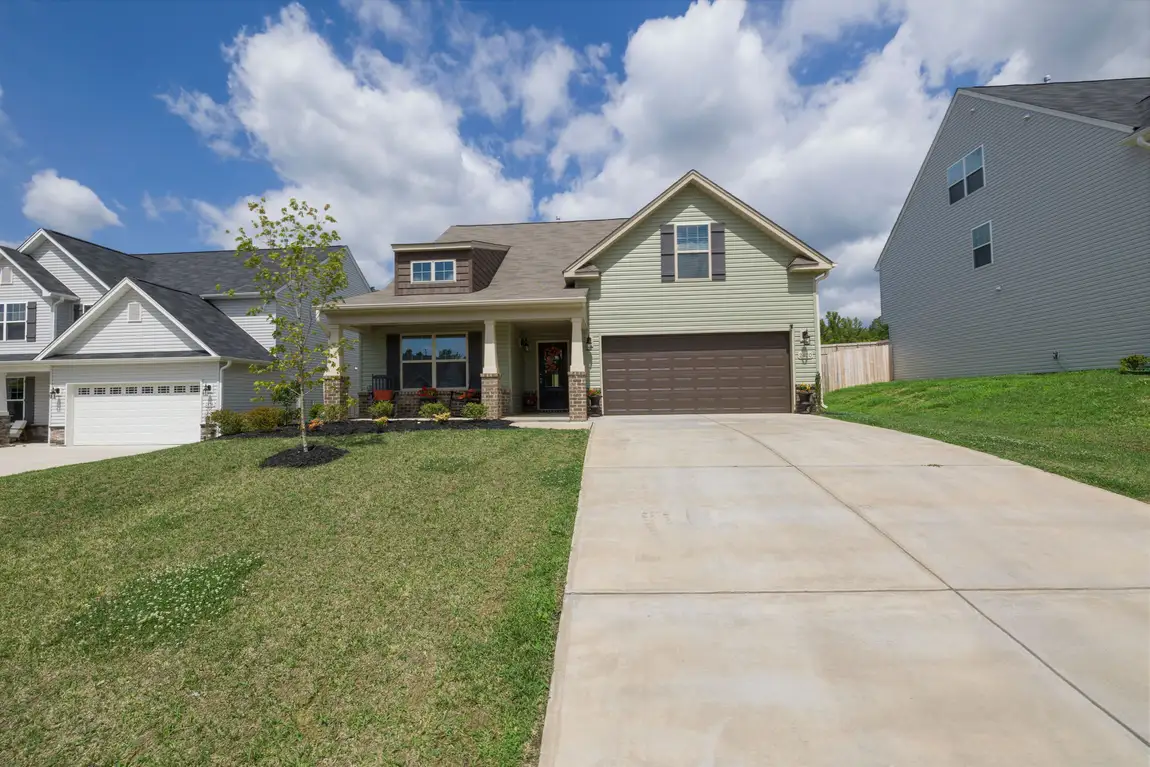 Gutter technician installing seamless gutters on a Richardson, TX home